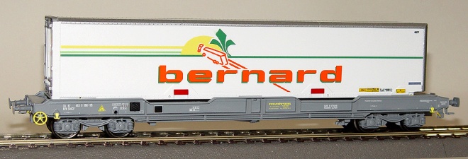 Flat car type K1 with container Bernard<br /><a href='images/pictures/LS_Models/30295.jpg' target='_blank'>Full size image</a>